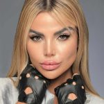 لنز رنگی ویکتوریا مدل دیوا مار (Diva Mar) با رنگ طوسی عسلی طبیعی