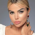 لنز طوسی ویکتوریا مدل Maroun Gray، مناسب برای تغییر رنگ چشم با جلوه‌ای خاص و طبیعی