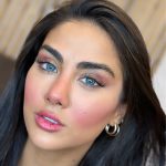 لنز آبی ویکتوریا مدل Desi Blue مناسب برای ایجاد چشمانی جذاب و درخشان