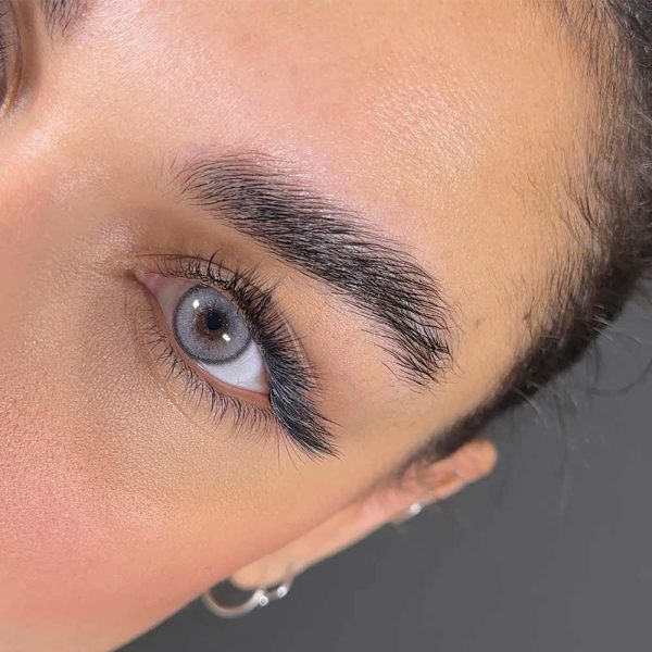 لنز رنگی طوسی ویکتوریا مدل Maroun Gray، ترکیب زیبایی و راحتی برای ظاهری خاص