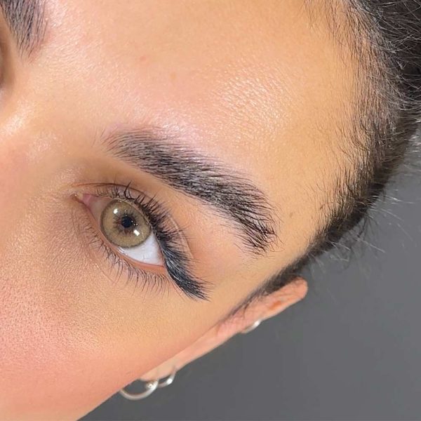 لنز رنگی ویکتوریا مدل Maroun Hazel، ترکیب رنگ‌های عسلی و زیتونی برای زیبایی چشمان