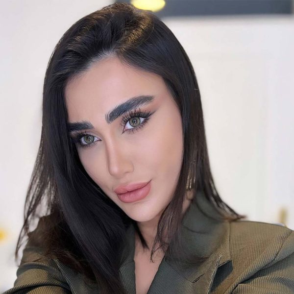 لنز رنگی مارون گرین Victoria با رنگ سبز عسلی طبیعی و جذاب