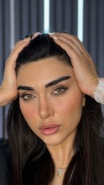 لنز رنگی ان کی لیو کافه