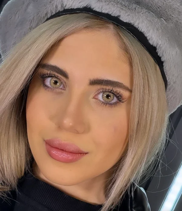لنز رنگی ایفوریا مدل لنا هیزل (Euphoria Lena Hazel)، طوسی طلایی روشن با دور مشکی و بزرگنمایی