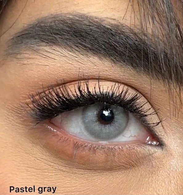 لنز آماندا پاستل گری Pastel Gray با رنگ طوسی روشن و طراحی بدون دور