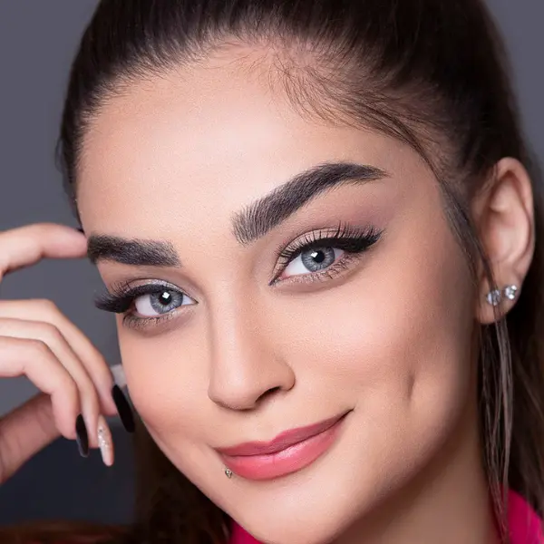لنز رنگی ایفوریا مدل آملیا (Euphoria Amelia) طوسی سبز 5 بعدی با طراحی دور ملایم