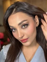 لنز رنگی سلنا مدل شیمرا به رنگ عسلی متوسط با طراحی دوردار، قطر 14.2 و قابلیت نمره طبی، مناسب استفاده روزانه